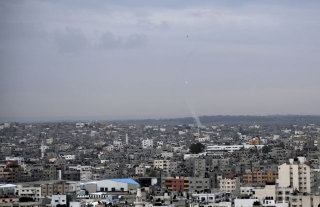 Αεροπορικές επιδρομές στη Γάζα μετά τη βροχή ρουκετών στο Ισραήλ